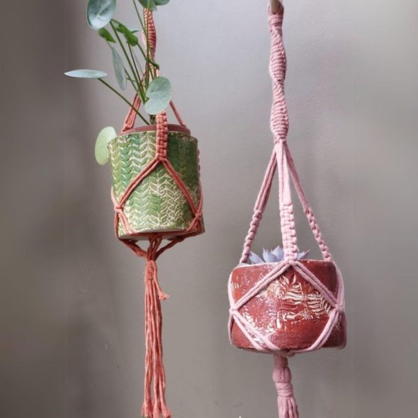 Workshop bloempotje boetseren met plantenhanger: Knoop & klei